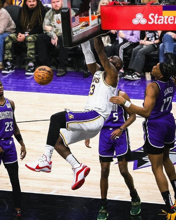 开云体育 詹姆斯32+7+6福克斯31分 湖东谈主险胜国王3连胜