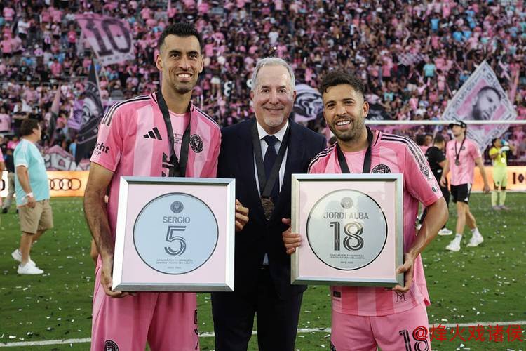 泪目！梅西用总冠军送别2好友+采访动情致敬 4家人携奖杯温馨合影