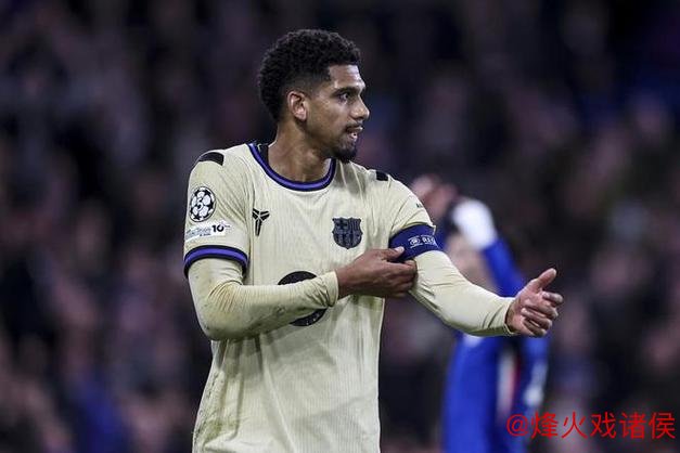 坑惨巴萨?3500万铁卫2年半4次染红!3次致队惨败 球迷怒斥:快滚 坑惨巴萨?3500万铁卫2年半4次染红!3次致队惨败 球迷怒斥:快滚